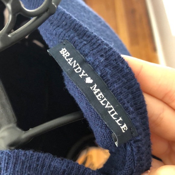 BRANDY MELVILLE TEEN SHIRT 💙 - Picture 2 of 4